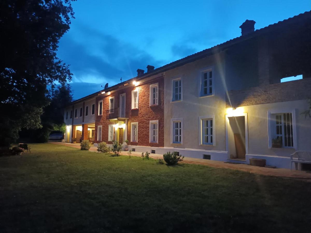 Guest House La Carolina Tigliole Buitenkant foto