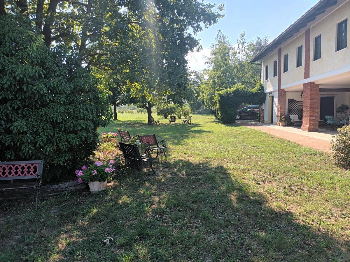 Guest House La Carolina Tigliole Buitenkant foto