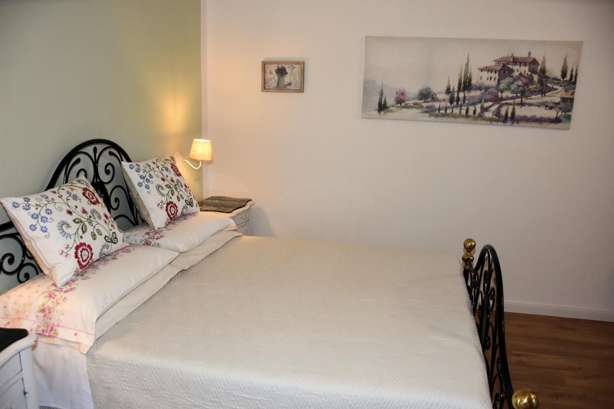 Guest House La Carolina Tigliole Buitenkant foto