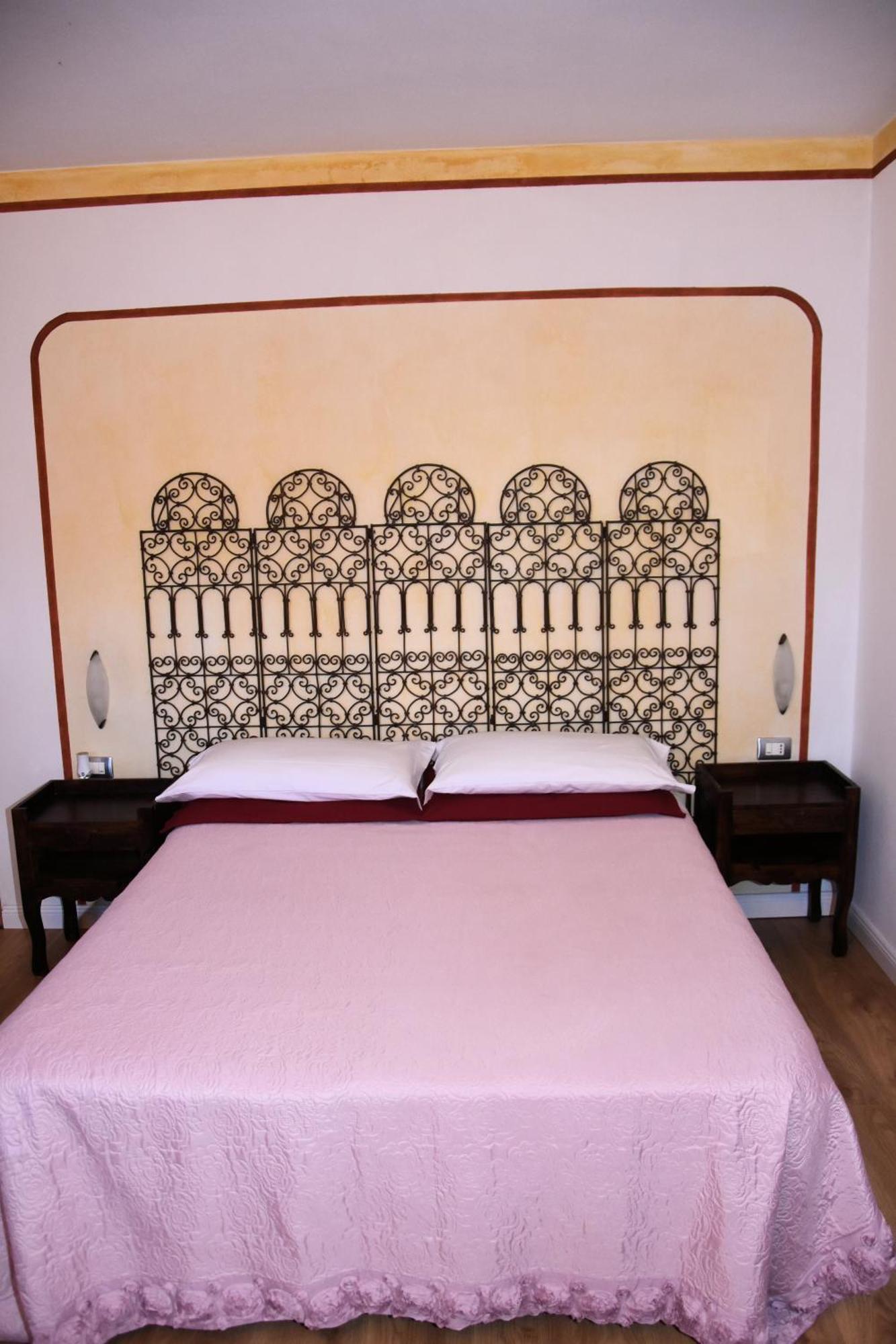 Guest House La Carolina Tigliole Buitenkant foto