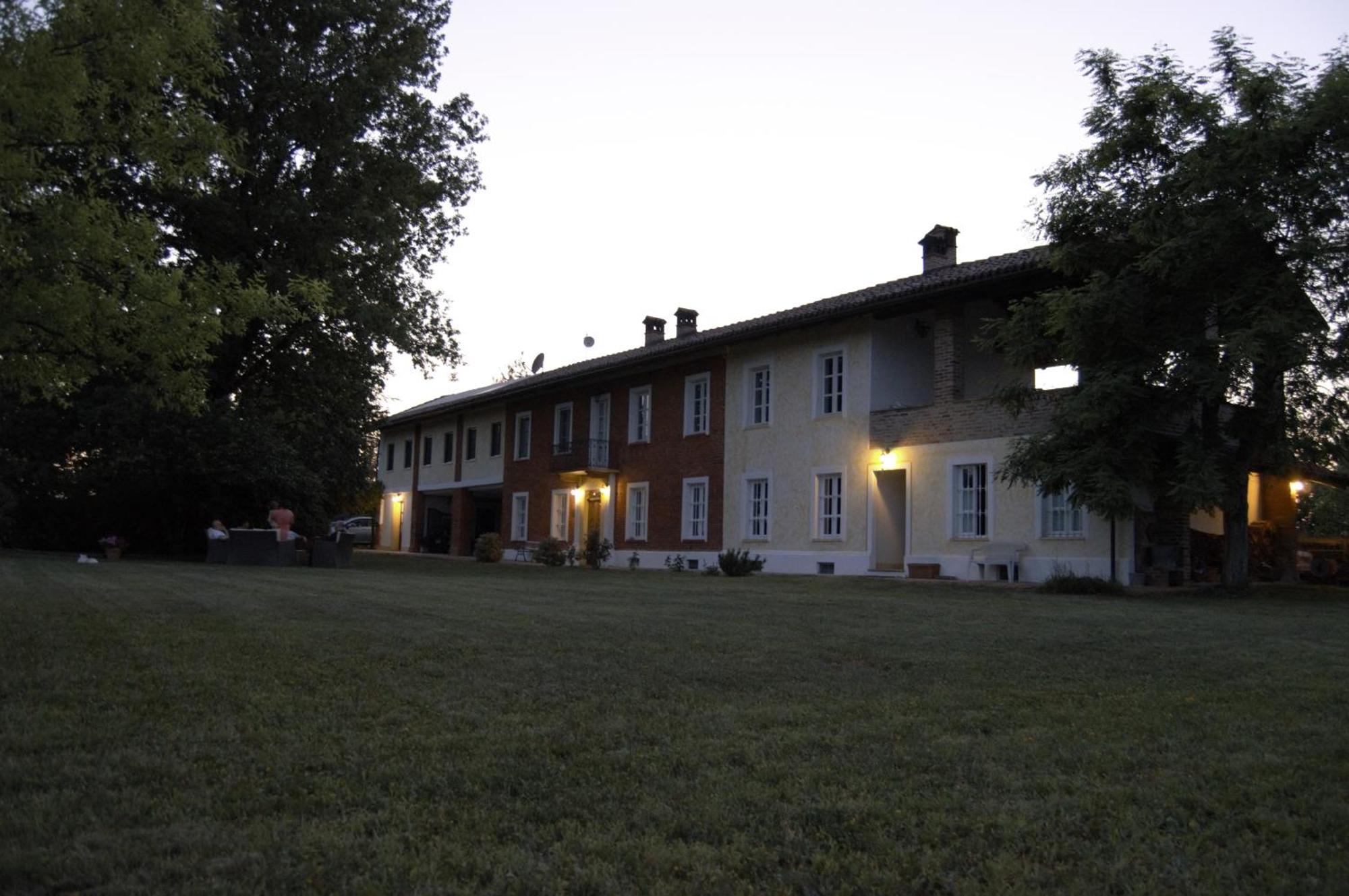 Guest House La Carolina Tigliole Buitenkant foto